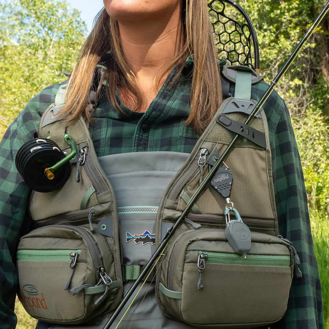 816332016790 Fishpond FlyLite Women's Fly Fishing Vest Built In Rod Holder Detail