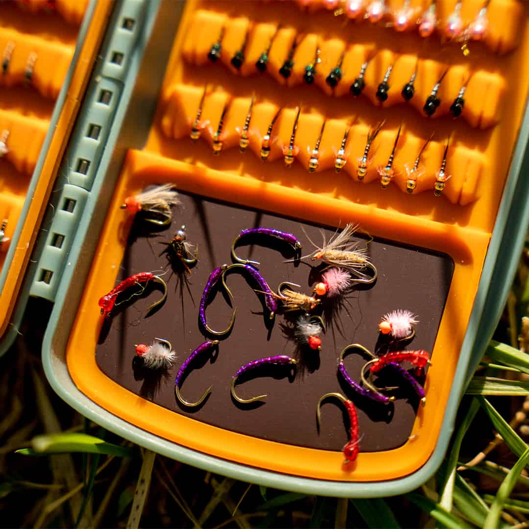 816332015632B135 TPFB-MP-S-SG Fishpond Tacky Pescador Waterproof Fly Box Small With MagPad Smoke Grey Magpad Detail With Flies