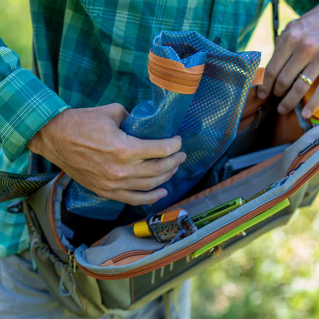 FHSP-G 816332012938 Fishpond Flathead Ambidextrous Fly Fishing Sling Pack Interior Closeup
