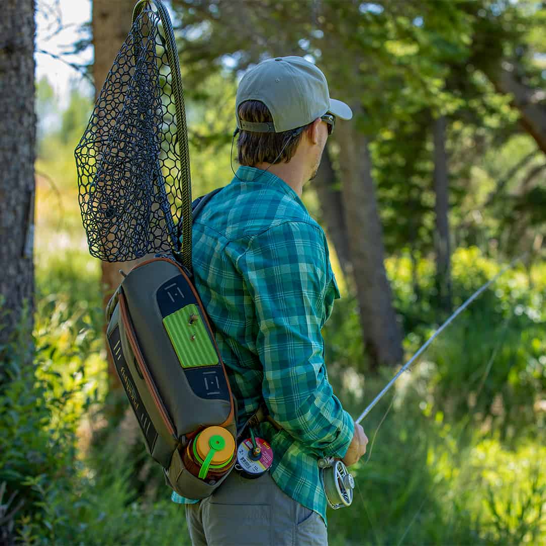 FHSP-G 816332012938 Fishpond Flathead Ambidextrous Fly Fishing Sling Pack From Side