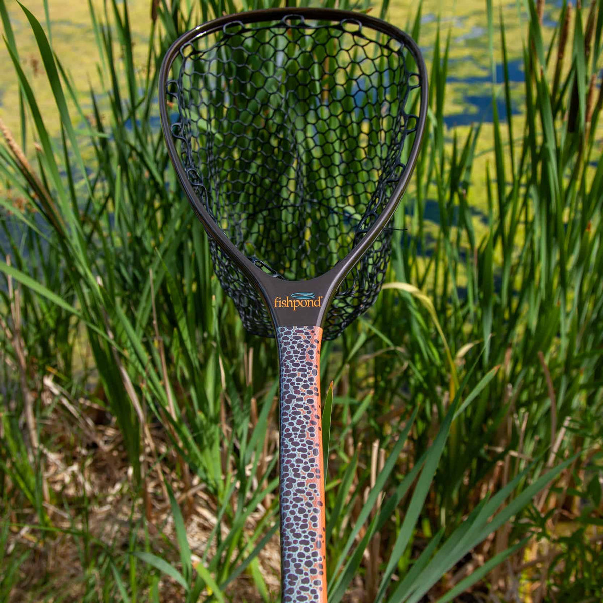 NMLN-SE 816332014925 Fishpond Nomad Mid Length Net Brown Trout Slab Limited Edition In Grass Straight On Full