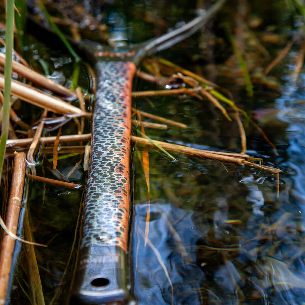 NMLN-SE 816332014925 Fishpond Nomad Mid Length Net Brown Trout Slab Limited Edition In Water