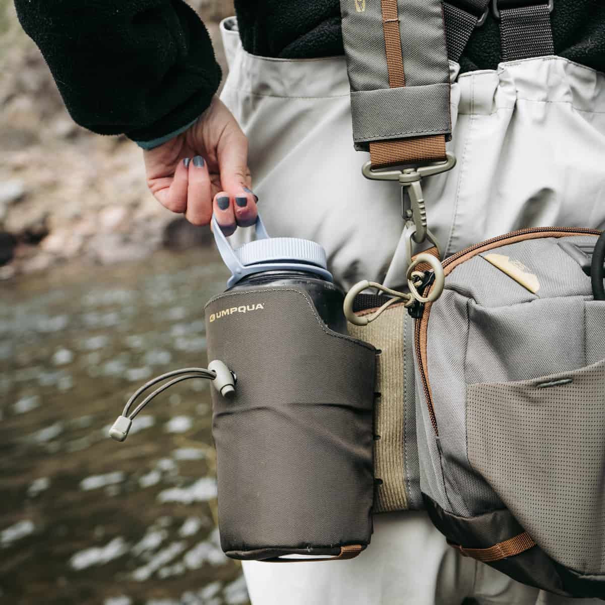 Umpqua ZS2 Ledges 500 Fly Fishing Waist Pack Back Olive Water Bottle