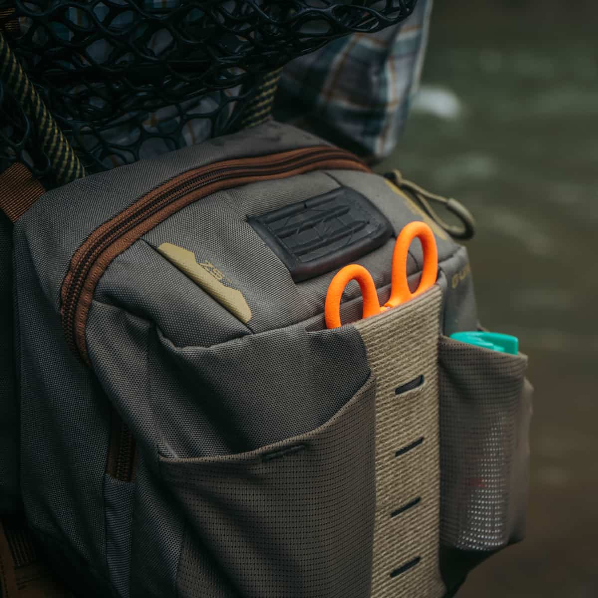 Umpqua ZS2 Ledges 500 Fly Fishing Waist Pack Olive Hemostat Port ZS2