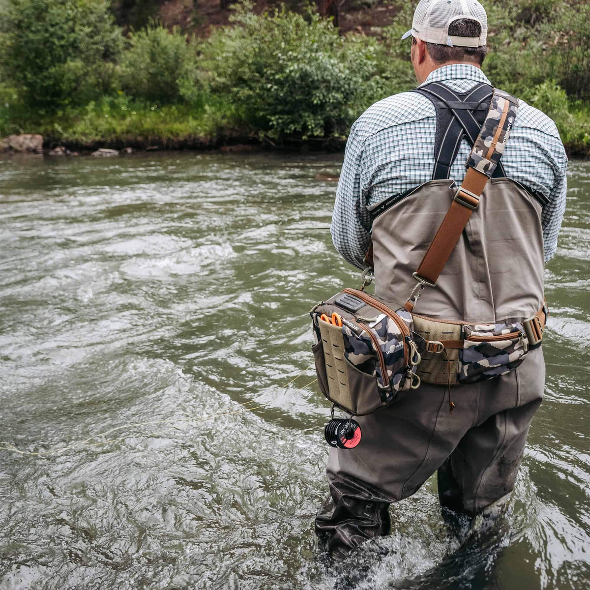 umpqua zs2 ledges 650 fly fishing waist pack camo slung