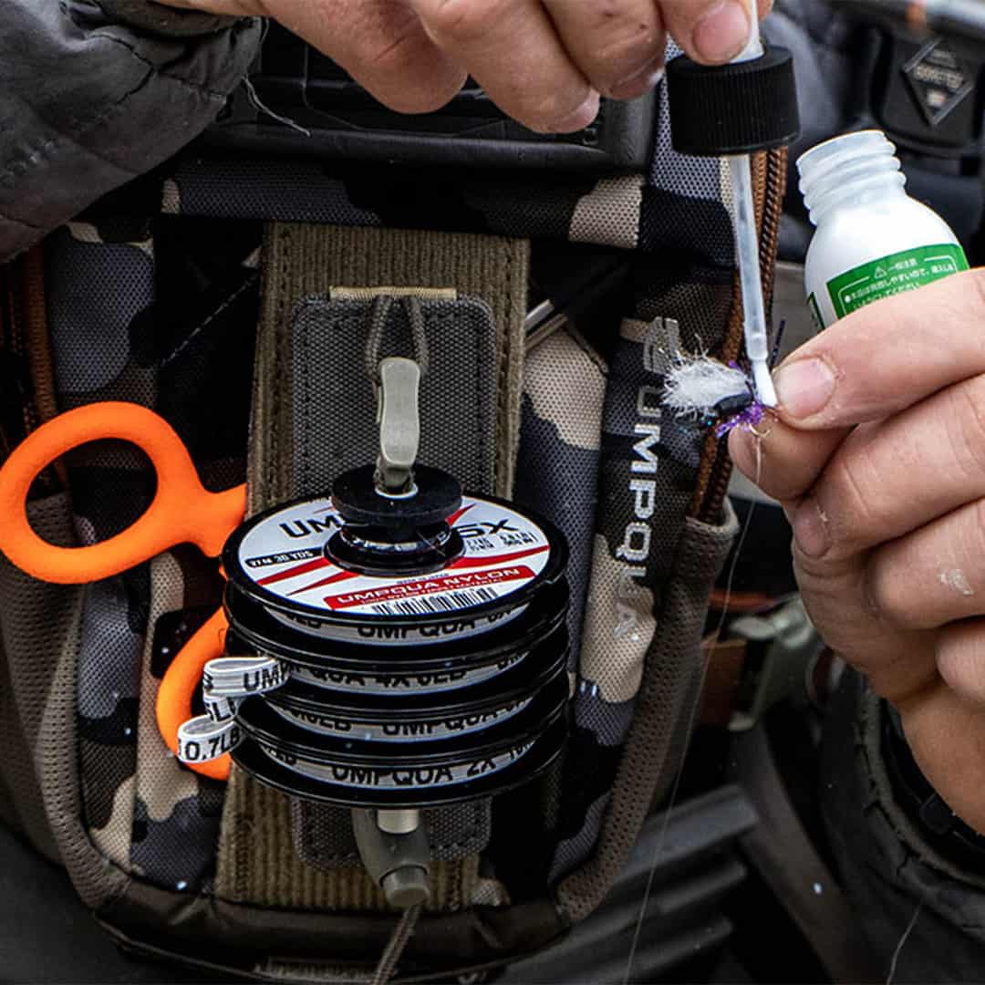 umpqua zs2 tippet dock holder olive on rock creek chest pack 35275-052857239393