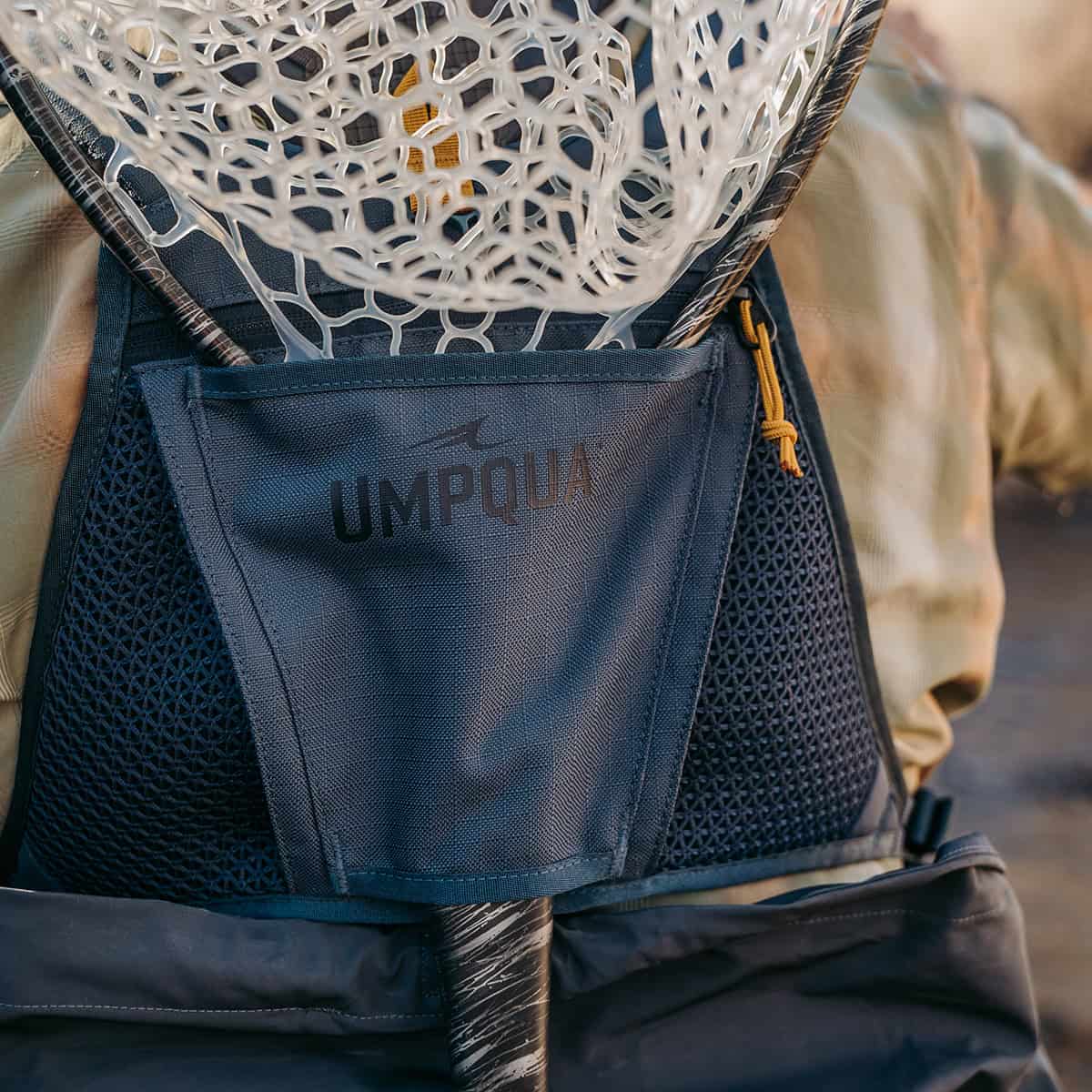 052857320473 35295 Umpqua Chest Pack For Fly Fishing Northfork Cobalt Back Net Slot Detail