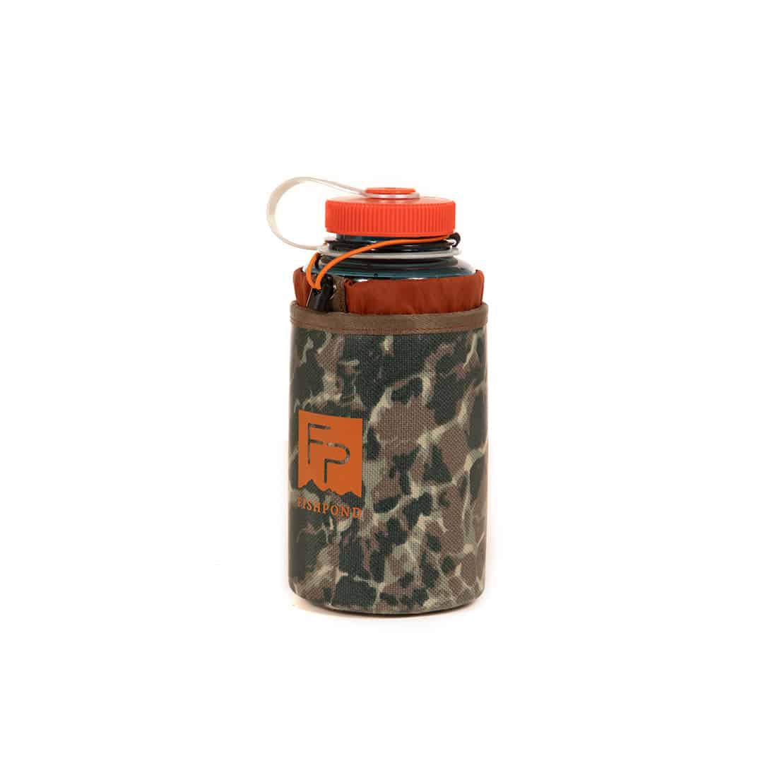 TWBH-ERC 816332015243 Fishpond Thunderhead Water Bottle Holder Riverbed Camo Front With Water Bottle